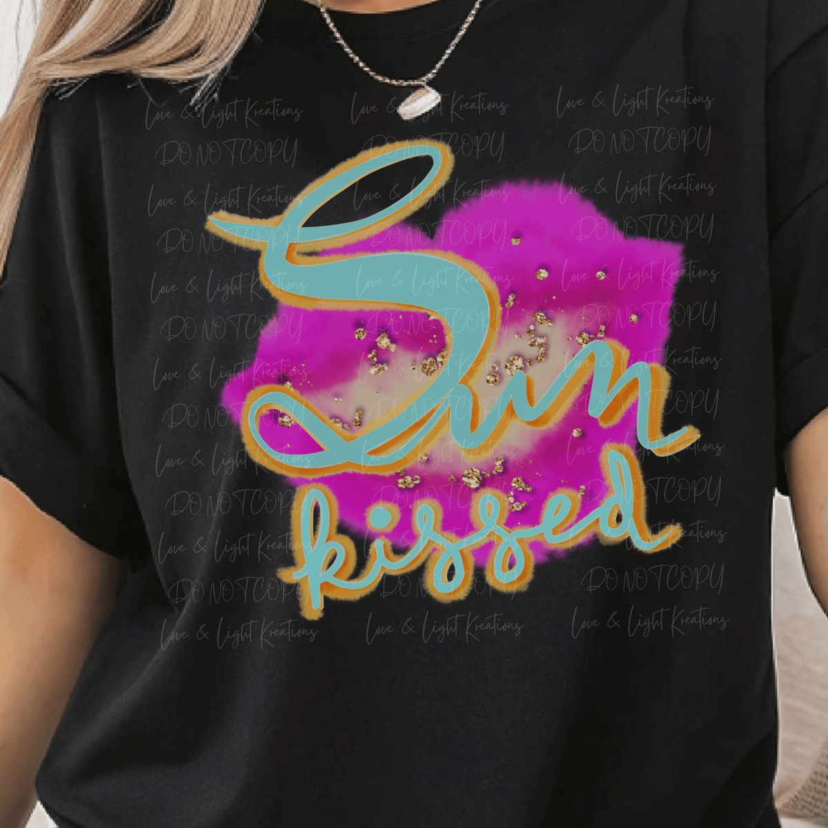 Script Sun Kissed with Lipstick Kiss